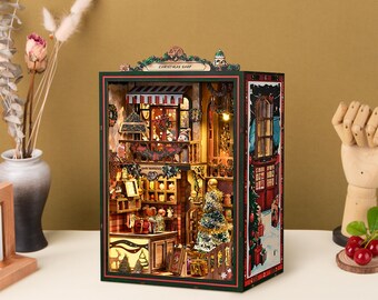 Kerstwinkel DIY miniatuur poppenhuispakket: kerstdecormodel met detailmeubilair, boekenhoekje