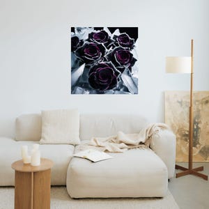 Cuadro de rosas moradas, arte mural de flores oscuras, decoración de pared con flores azul intenso, cuadro elegante de rosas, cuadro de pared romántico oscuro, póster de rosas góticas