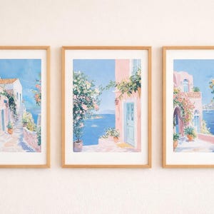 Italienska sommarkusttryck, set med 3, väggkonst från Amalfikusten, rosablå medelhavsdekor, pastellfärgade strandhustryck, Grandmillennial