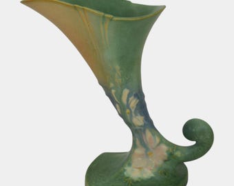 Roseville Cosmos 1939 Vintage Art Pottery Green Ceramic Cornucopia Vase 137-8