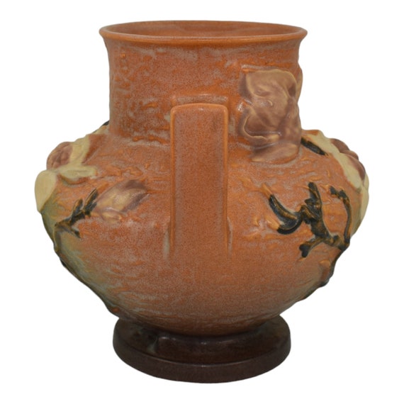 Vintage Cream Urn-Shaped Vase Vintage Cream Urn-Shaped Vase