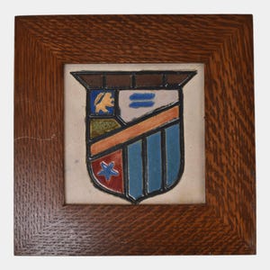 Flint Faience Art Pottery Arts & Crafts Framed Heraldic Coat Of Arms Tile 6455