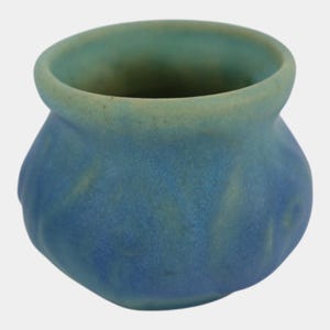 Van Briggle Pottery 1920s Blue Stylized Peacock Feathers Cabinet Vase 834