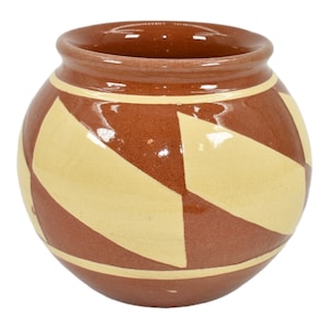 Pine Ridge Sioux Dakota Vintage Pottery Hand Made Brown Geometric Vase Cottier
