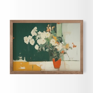 Può includere: Una stampa d'arte incorniciata raffigurante un dipinto astratto di fiori bianchi in un vaso arancione brillante. La composizione include uno sfondo verde scuro, una sezione color crema chiaro e una fascia orizzontale gialla.