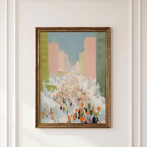 Puede incluir: Un cuadro enmarcado que representa una escena de calle urbana concurrida con edificios altos en tonos rosa, verde y azul. Un gran grupo de personas camina por un sendero cubierto de nieve, muchas sosteniendo carteles rectangulares naranja brillante.