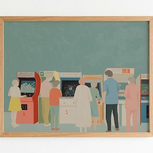 Może przedstawiać: Oprawiony wydruk artystyczny przedstawiający grupę ludzi stojących przed kilkoma kolorowymi automatami do gier w stylu vintage. Ilustracja wykorzystuje stonowaną paletę barw z postaciami w codziennych ubraniach na jednolitym, morskim tle.