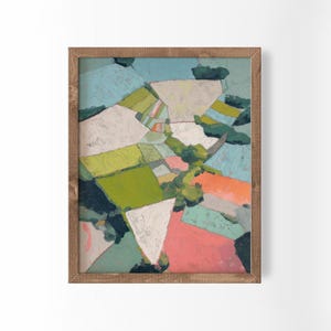 Könnte beinhalten: Abstrakte Landschaftsmalerei in einem Holzrahmen. Das Kunstwerk zeigt ein Patchwork aus farbenfrohen Feldern in Grün-, Weiß-, Rosa-, Orange- und Blautönen. Das Gemälde hat einen strukturierten, malerischen Stil.