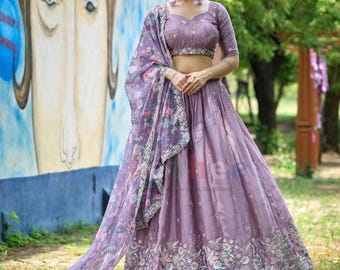 Lavendelkleurige Lehenga Choli voor dames, perfect als outfit voor een bruiloftsgast.