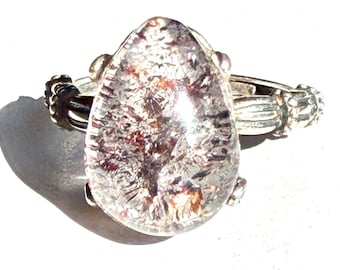 Anillo solitario Super Seven con forma de lágrima y pera: plata de ley, gema de cristal múltiple, tamaño ajustable.