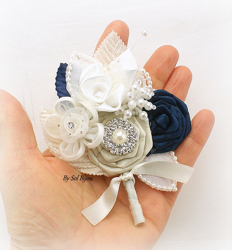 navy and cream mother of the bride