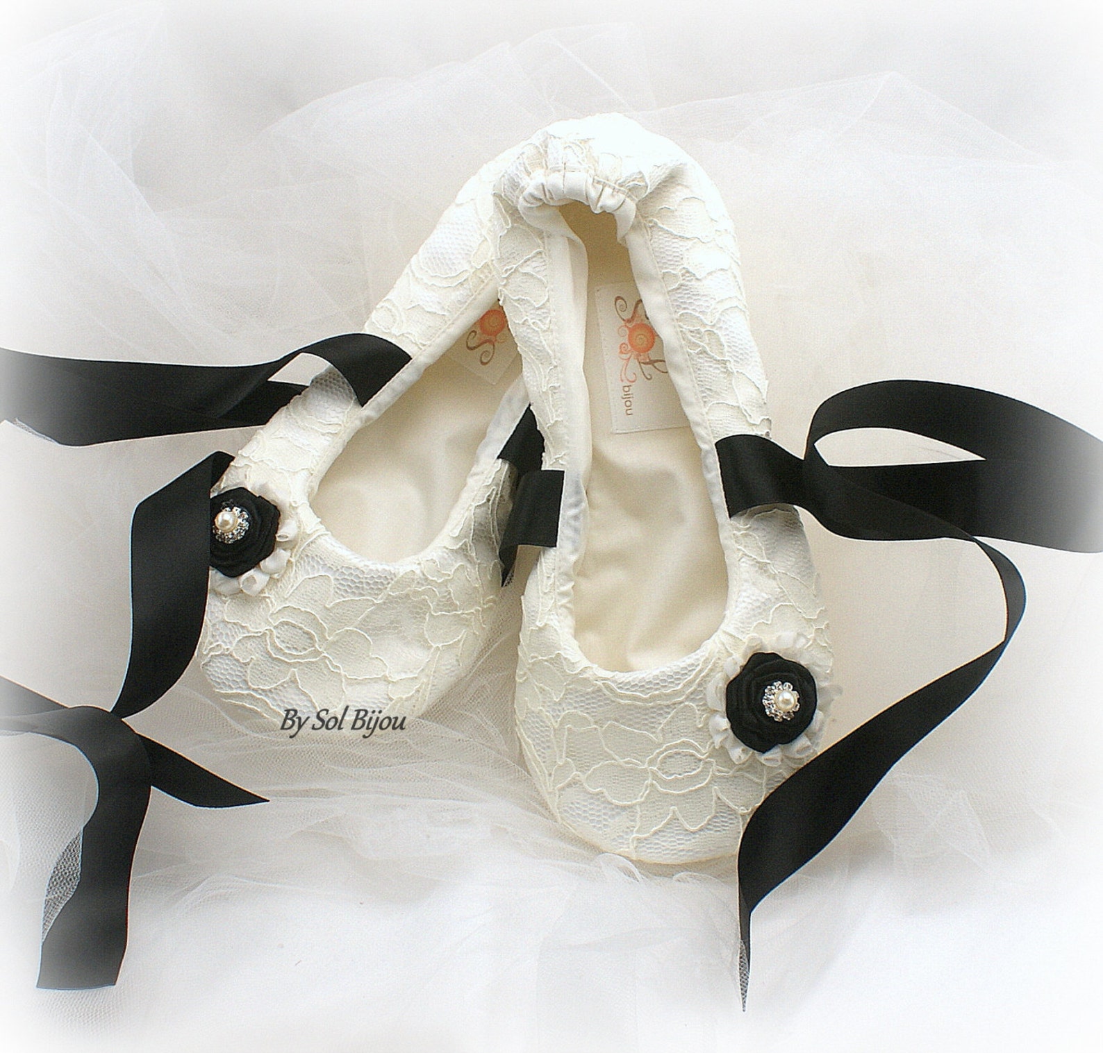 wedding ballet flats,black and ivory,ballet slippers,lace ballet flats,wedding flats,bridal shoes,vintage wedding,elegant,recept