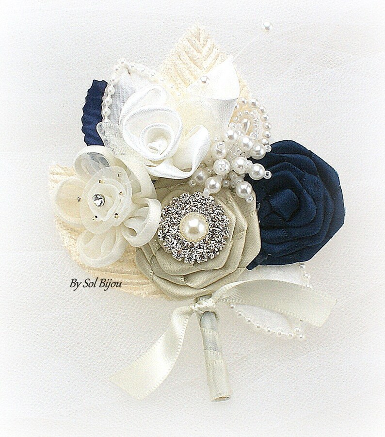 navy and cream mother of the bride