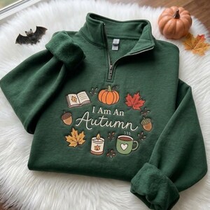 Geborduurd sweatshirt met de tekst "I Am An Autumn", knusse trui met kwartrits voor de herfst, sweatshirt met pompoen- en esdoornbladmotief, herfsttrui met koffieprint, trui voor het herfstseizoen