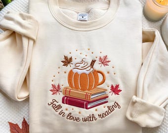 GEBORDUURD Fall In Love With Reading-sweater, pompoen- en boekenshirt, herfsttrui boekenliefhebber, herfstshirt bibliothecaris, gezellig seizoensshirt