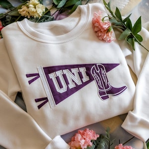 刺繍入りカスタムカレッジスウェットシャツ、アップリケプレッピースウェットシャツ、ペナントアップリケスウェットシャツ、パッチワークスウェットシャツ、プレッピースウェットシャツ