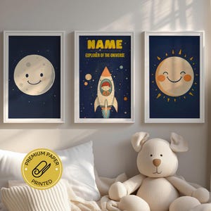 Decorazione personalizzata per la cameretta dei bambini - Set di 3 stampe - Arte murale con razzo con nome personalizzato - Decorazione per la cameretta degli astronauti esploratori