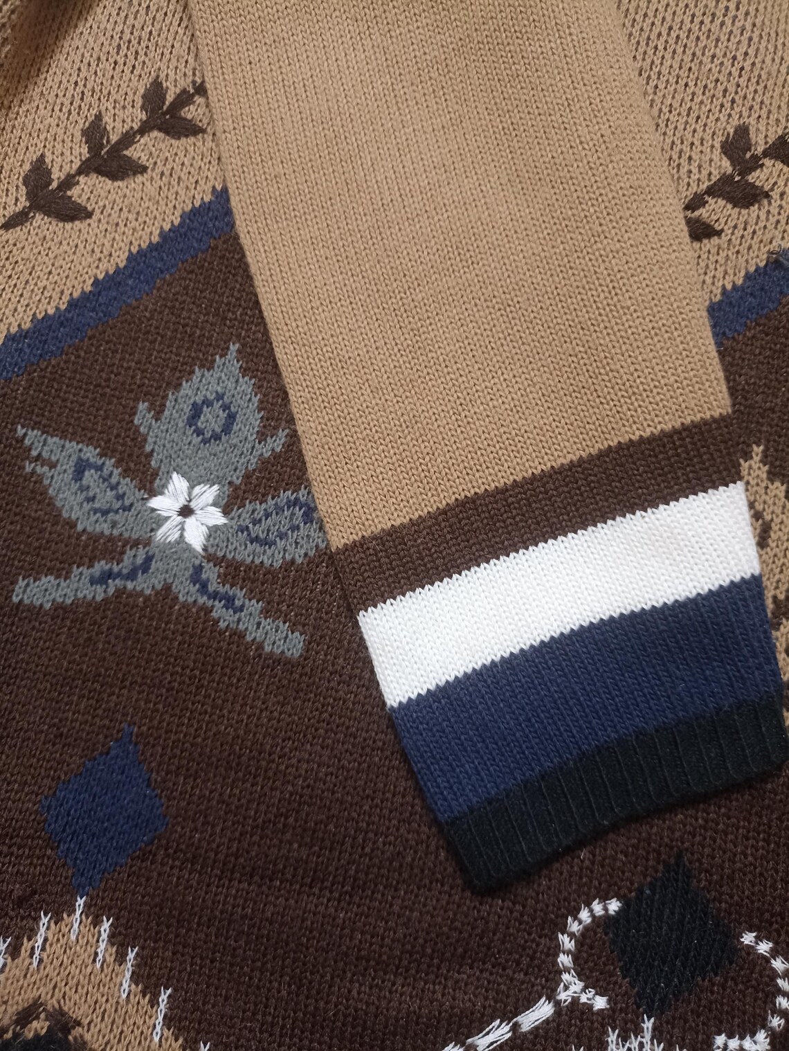 Vintage camel intarsia sweater, size L, foto 4 di 5