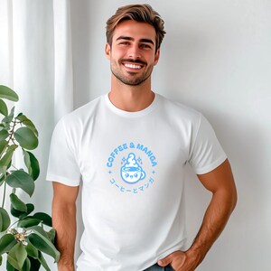 Anime Streetwear Tee: Kaffee & Manga Design | Unisex Baumwolle Otaku Geschenk | Illustrierte Convention Wear