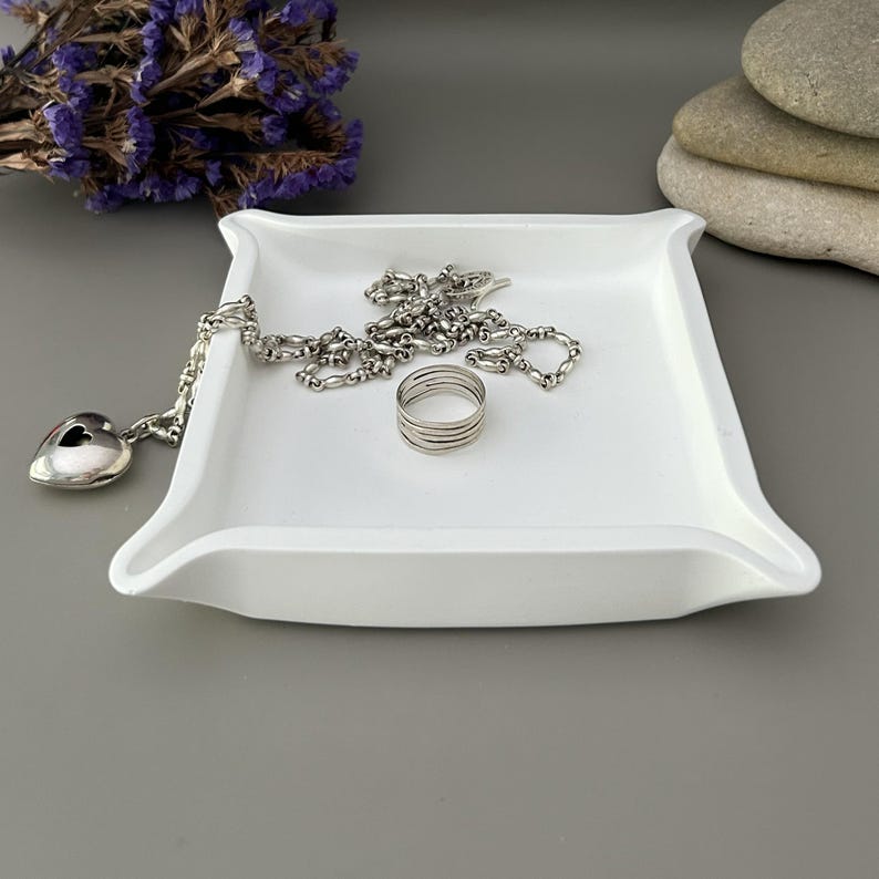 Handmade White Square Pinched Corner Catchall Tray • Minimalist Decor bild 1