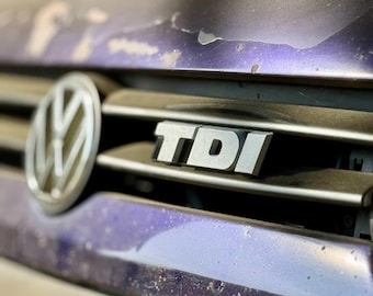 3D GOLF 3 "TDI" badge grille mount