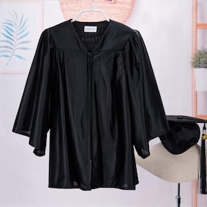 Trajes de formatura infantil projetados para bebês, boné e beca de formatura de pré-escola de jardim de infância 2025 borla, novos vestidos de solteiro para crianças