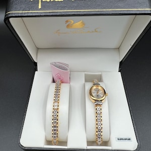 Vintage Gloria Vanderbilt Gold and Silver Tone Quartz Ladies  display picture 1