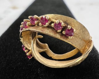 Vintage 14Kt Gold Leaf Ring with Pink Topaz Accents