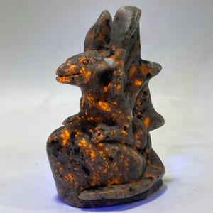 Yooperlite Dragon Skull: Hand-Carved Crystal Healing Gift (75x51x35mm, 123g