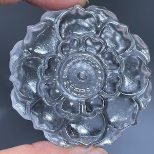 Cráneo de cristal de loto de cuarzo transparente: Flor curativa hecha a mano, 5,6 cm