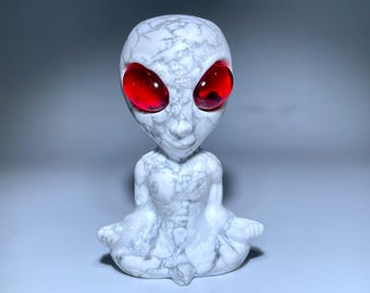 3.1&quot;Natural howlite Alien skull,Quartz Crystal Aliens,Hand made skull,Crystal gifts,crystal healing crystal gifts 1x