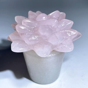 Calavera de flor de cuarzo rosa hecha a mano: regalo de cristaloterapia (4,3 cm)