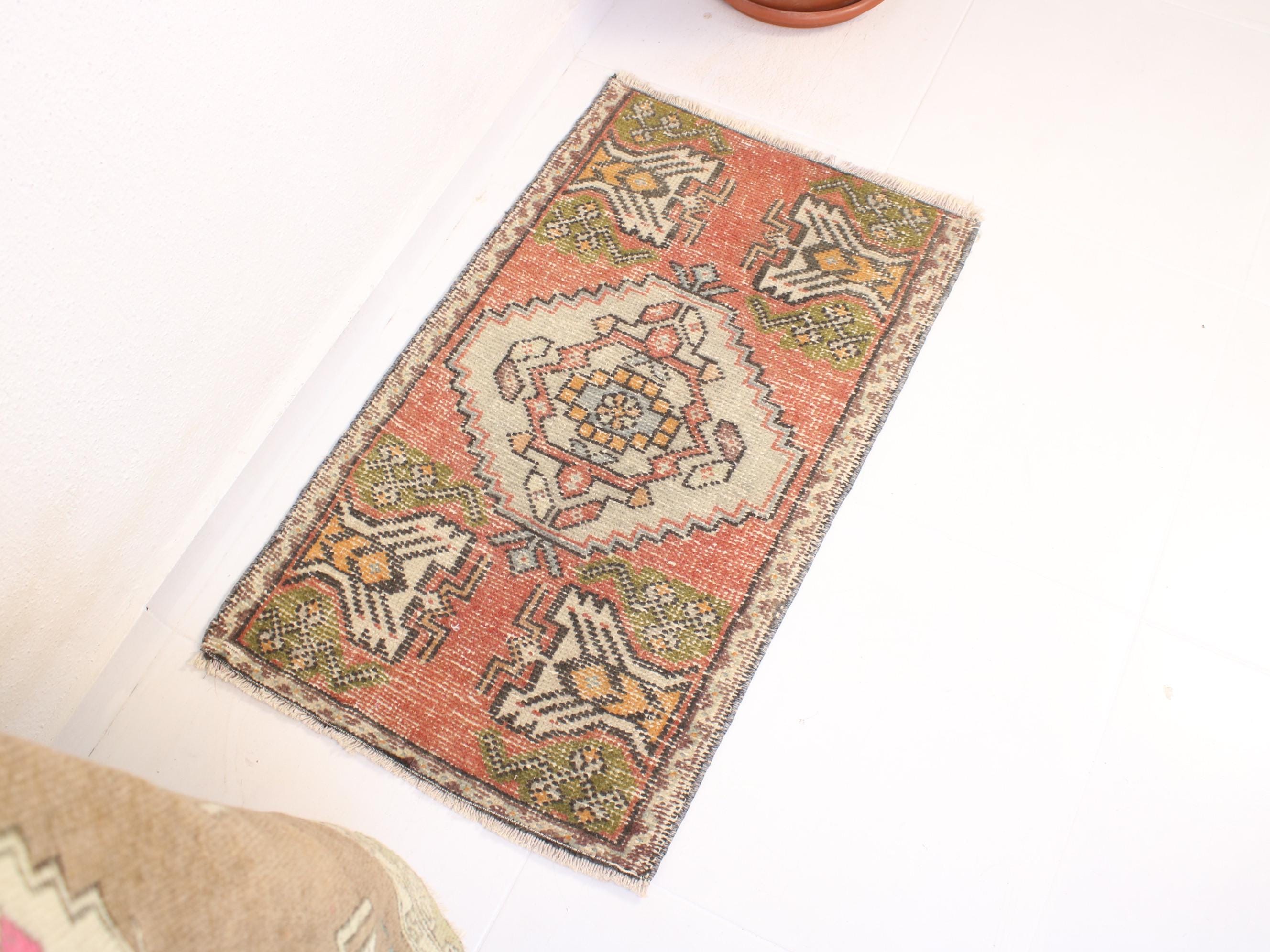No.25 ヴィンテージラグ　M　トルコ　マット turkish rug 2x3 Vintage Red Rug, Door Mat, Handmade Turkish Rug, Washable