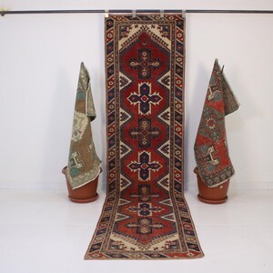 Tapis d'escalier rouge 2 x 10, fait main, vintage, laine neutre, tapis de course turc, 2,5 x 10,0 pi