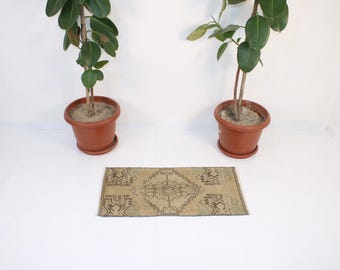 Handmade Wool Turkish Doormat Rug: Vintage Beige Brown (1.4 x 2.8 FT)