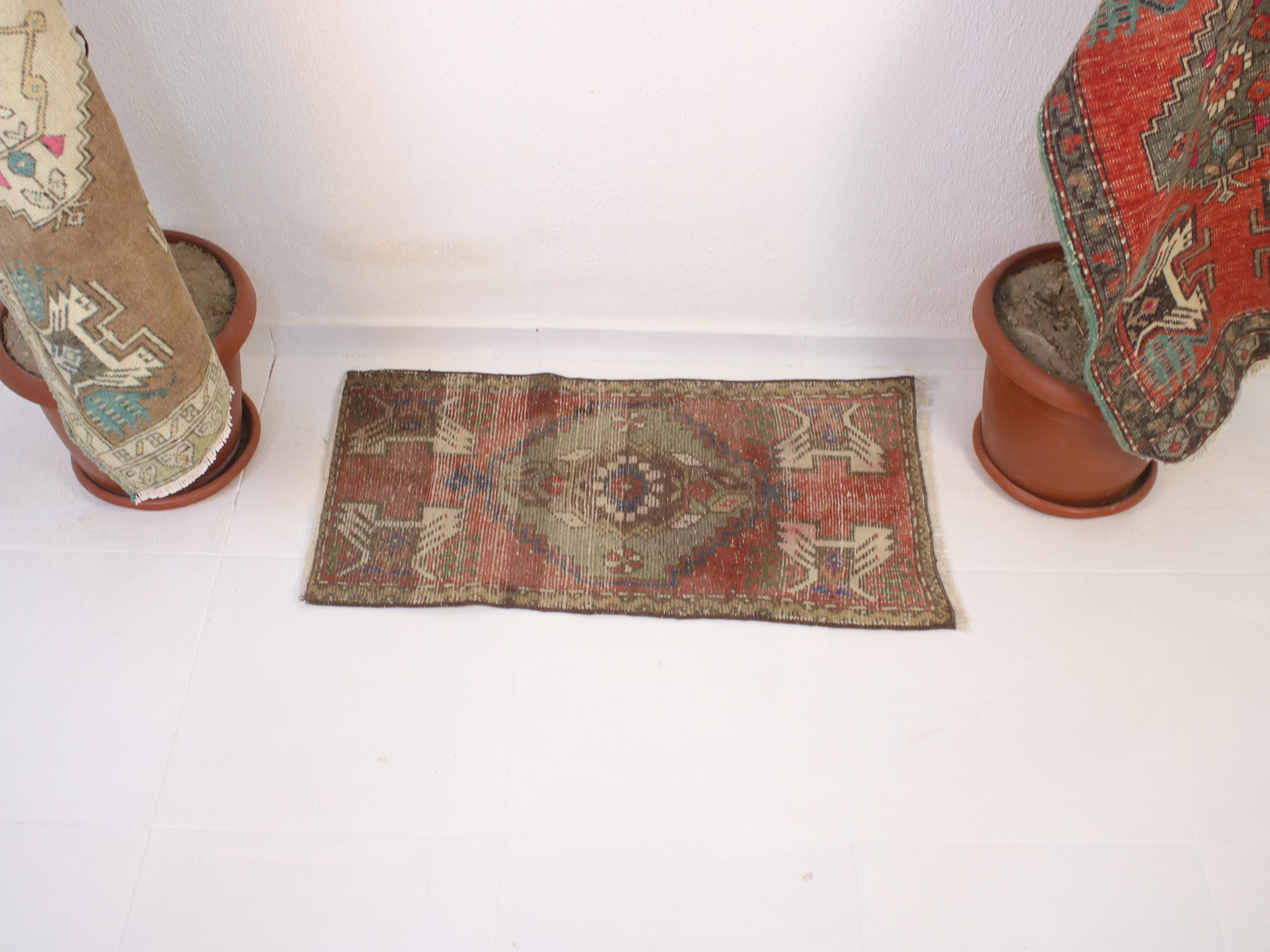 No.21 ヴィンテージラグ　トルコ　マット turkish rug ミニ 2x3 Vintage Red Rug, Door Mat, Handmade Turkish Rug, Washable