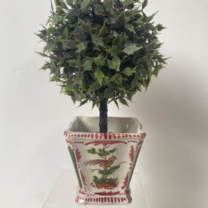 A pretty Majolica small pot-hand painted.