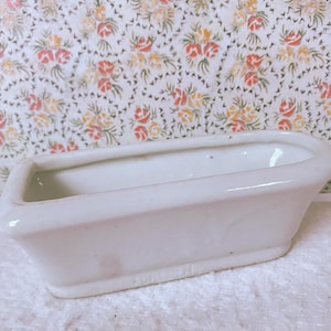 Muebles para casa de muñecas. Bañera antigua de cerámica. Escala 1/16.