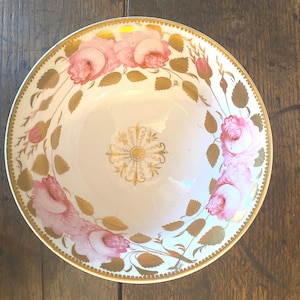 Antyczna cukierniczka z porcelany Spode w kształcie róży kapusty. Ok. 1821 r. Felspar