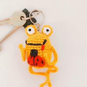 Chaveiro de sapo fofo de crochê com bordado, porta-chaves de sapo, presente de aquecimento de bebê, pingente para bolsa