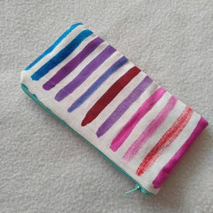 Bolsa listrada com arco-íris, bolsa de maquiagem plana com padrão de arco-íris, bolsa com listras, acessório de viagem, bolsa com listras de arco-íris, estojo boho