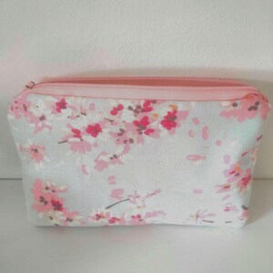 Bolso japonés con diseño de flor de cerezo, neceser con flores de cerezo, regalo para la niña de las flores, bolsa con flores, accesorio de viaje para una chica romántica.