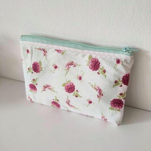 Borsa per il trucco con fiori rosa, borsetta con cerniera e fiori, regalo per il figlio dei fiori, mini pochette floreale, borsa cosmetica romantica, regalo per gli amanti dei fiori