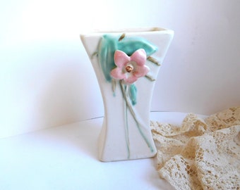 Vintage McCoy Blossomtime vase 1940s