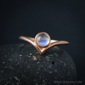 Round Rainbow Moonstone Pointed Ring, Chevron Ring, June Birthstone Ring