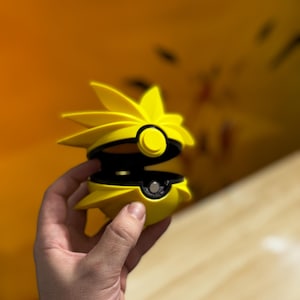 Lebensgröße Zapdos Pokeball Funktion Öffnen / Schließen mit benutzerdefinierten magnetischen Basis