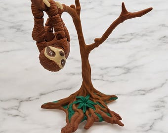 Juguete de perezoso impreso en 3D con árbol: adorno relajante para escritorio