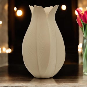 3D Printed Tulip Vase: Modern Home Decor Centerpiece