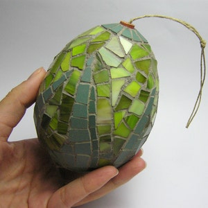 Mosaik handgefertigte Ornament Ei - Weihnachtsbaum und Wohnkultur - grüne Keramik- und Glasfliesen