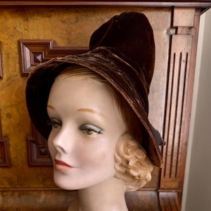 1940s New York Creations quirky brown velvet hat